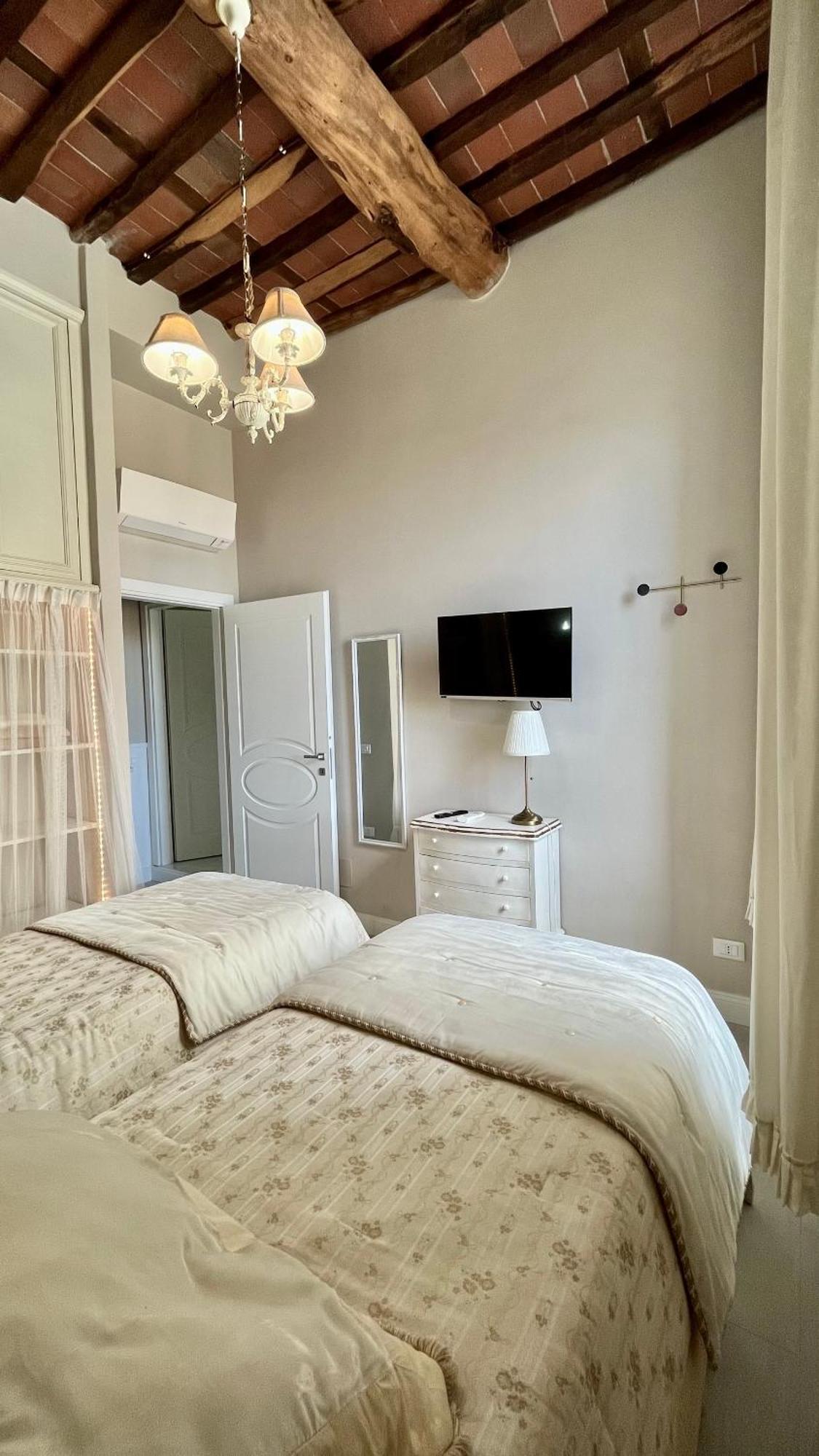 Belvedere Luxury Apartment, View On The Lucca Walls Екстер'єр фото